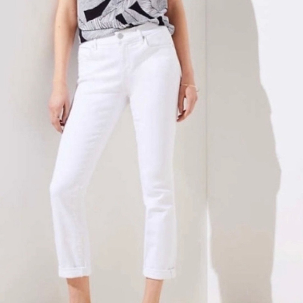 White: Modern Skinny Crop (Capri). Zip Fly with One Button Closure.  Size 31/12
